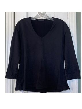 Linda Leal Black V-Neck 3/4 Sleeve Women's Top